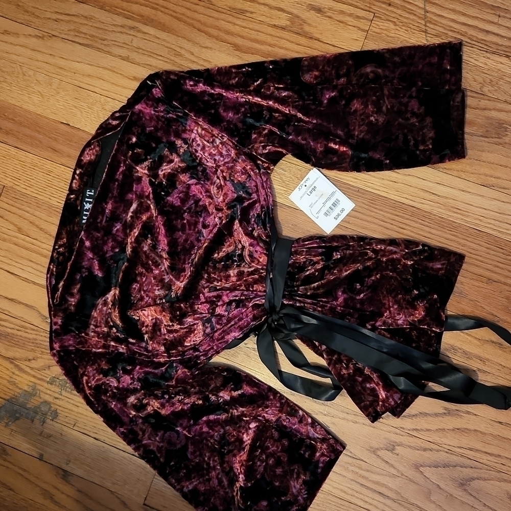 𝅺MIX It Victorian Charm brand women's top Brand new with tags size Large